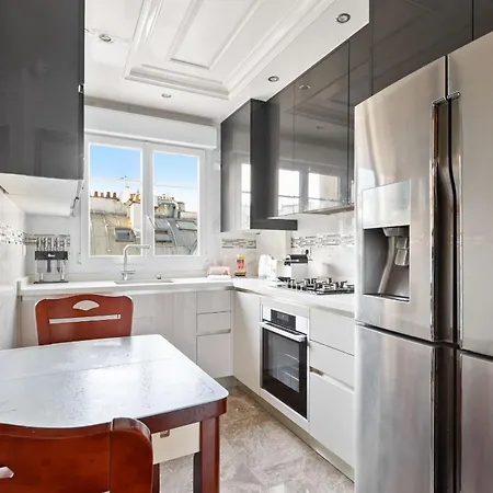 Estelle, Luxe Au 1er Arrondissement Paris